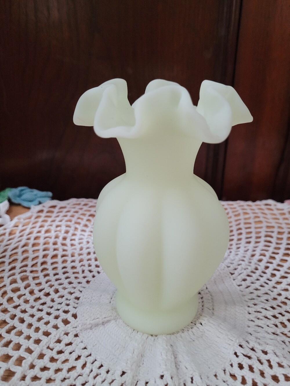 Fenton Satin Custard Glass Ruffled Edge Melon Vase Vintage Green Uranium Glow 5"